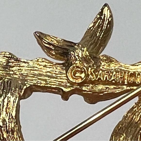 VTG Signed SARAH COV Goldtone Textured Letter B Shape Pin Brooch Leaves Tree - Picture 8 of 9